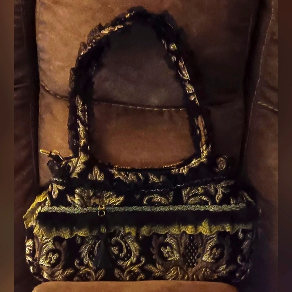 BEAUTIFUL TAPESTRY HANDBAG! NEW CONDITION! - Picture 2 of 7